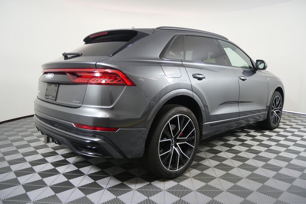 Thumbnail: 2021 Audi Q8 - 3