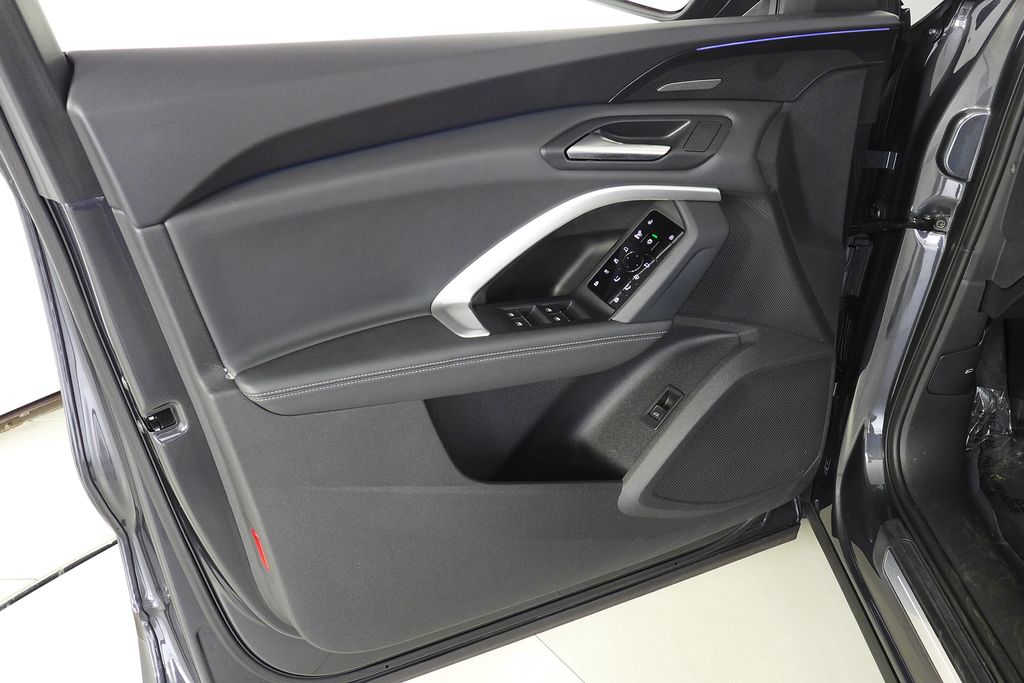 Thumbnail: 2025 Audi Q5 - 11