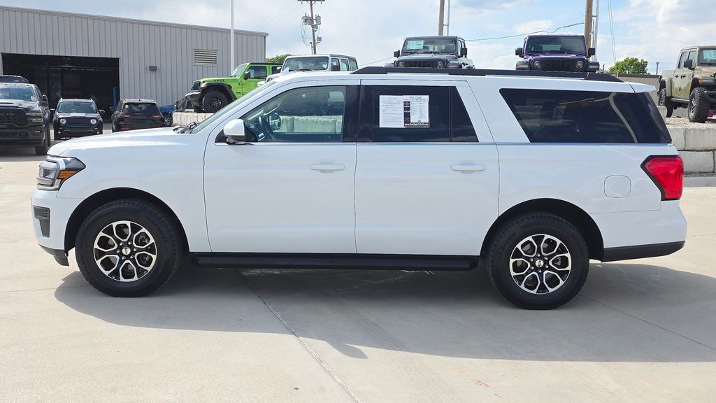 Used 2024 Ford Expedition XLT with VIN 1FMJK1J89REA42932 for sale in Kansas City