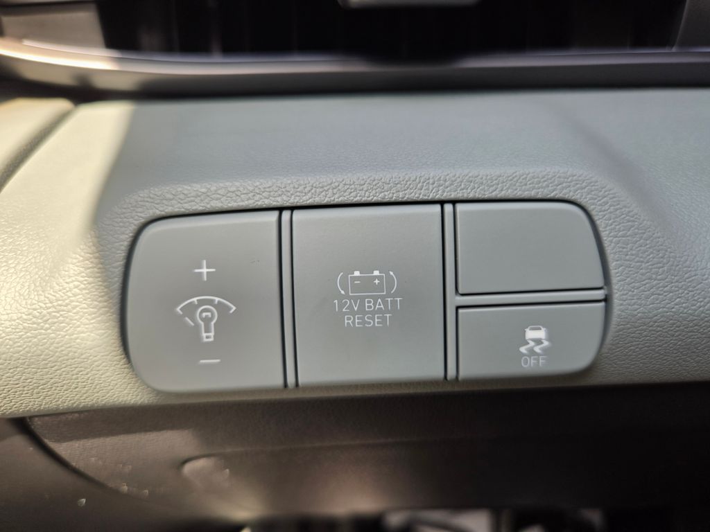 Thumbnail: 2025 Hyundai Elantra - 32