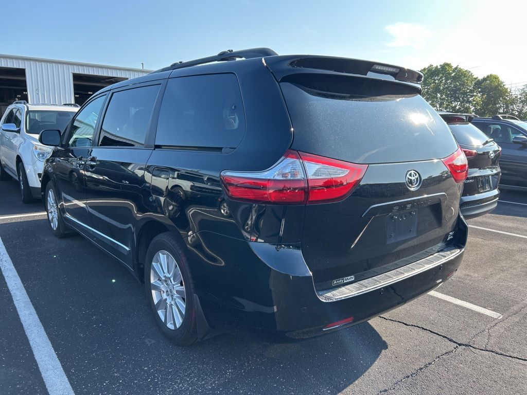 Thumbnail: 2017 Toyota Sienna - 2