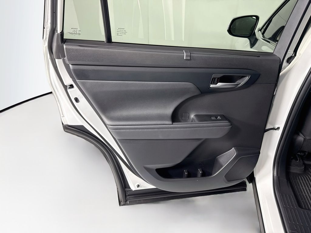 Thumbnail: 2023 Toyota Highlander - 26