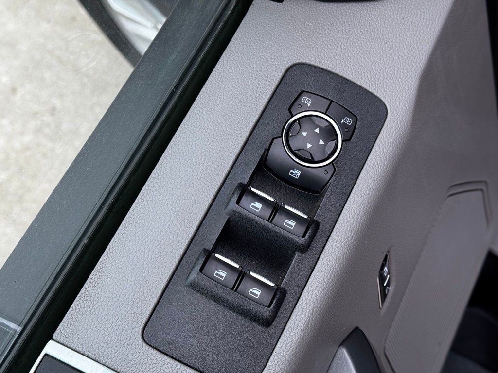 2019 Ford F-150 XLT photo