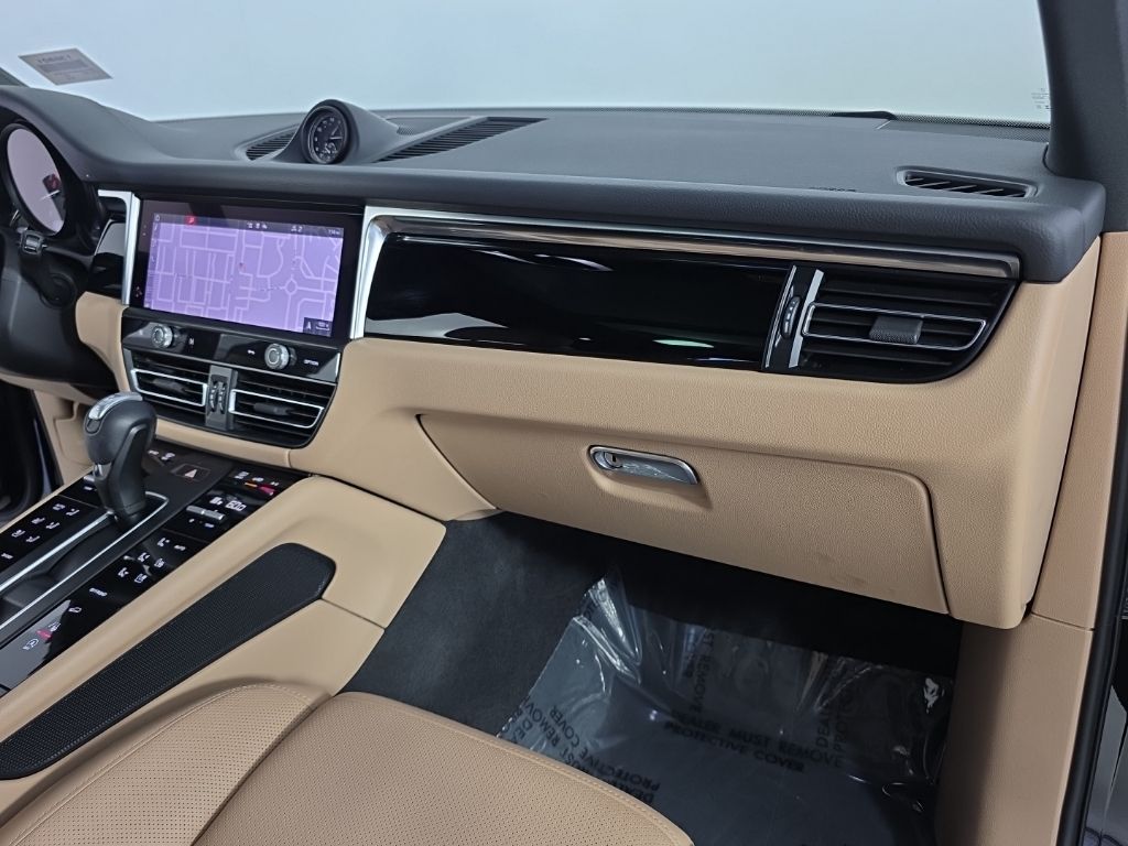 Thumbnail: 2023 Porsche Macan - 16