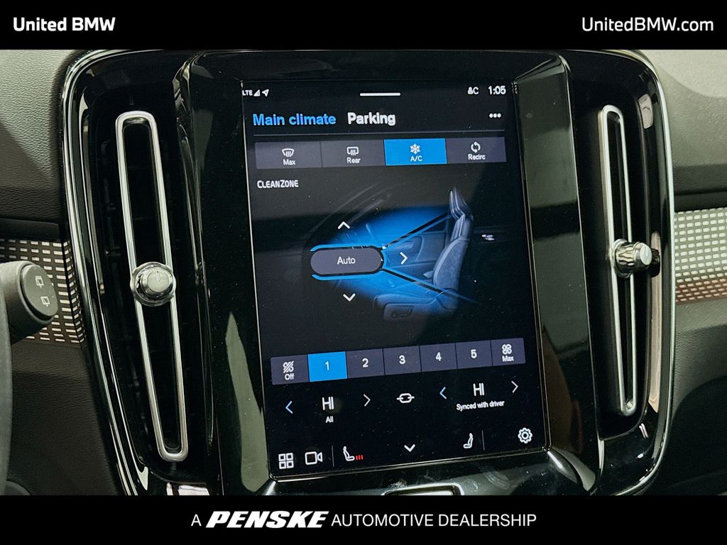 Thumbnail: 2021 Volvo XC40 - 11