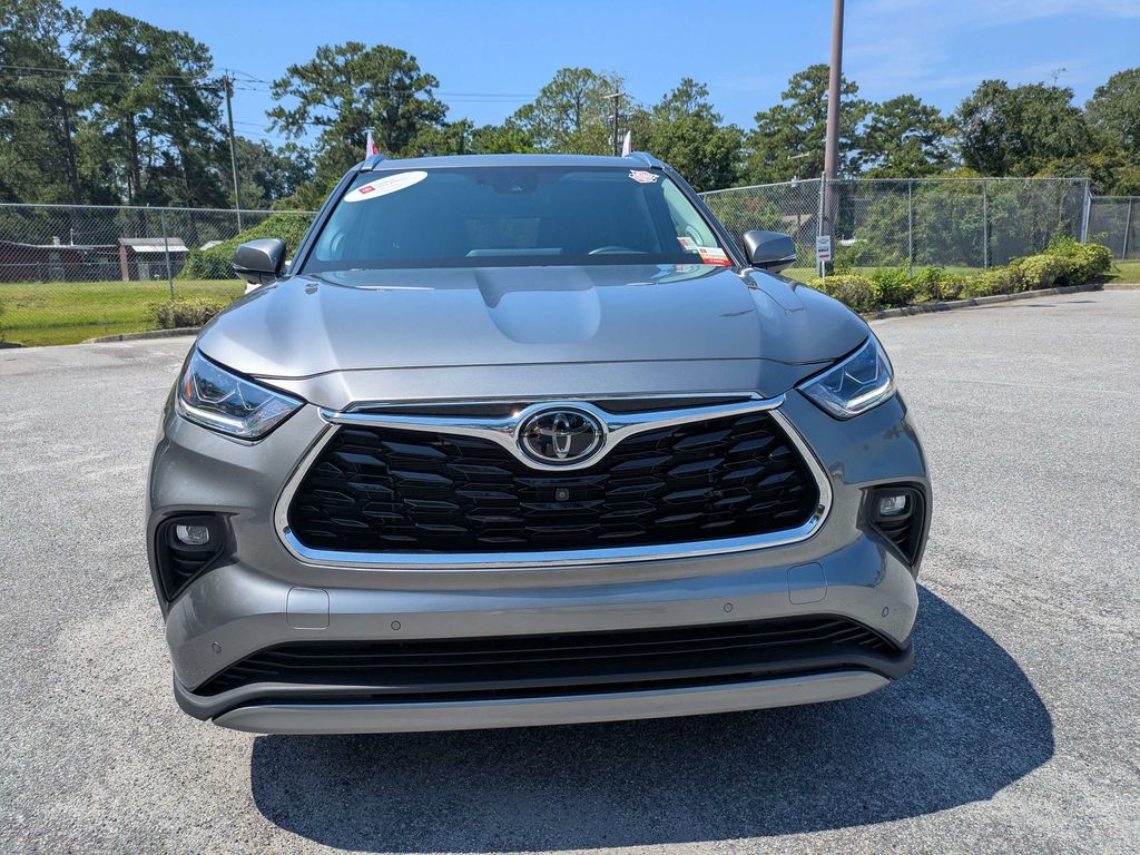 Used 2025 Toyota Highlander SUV