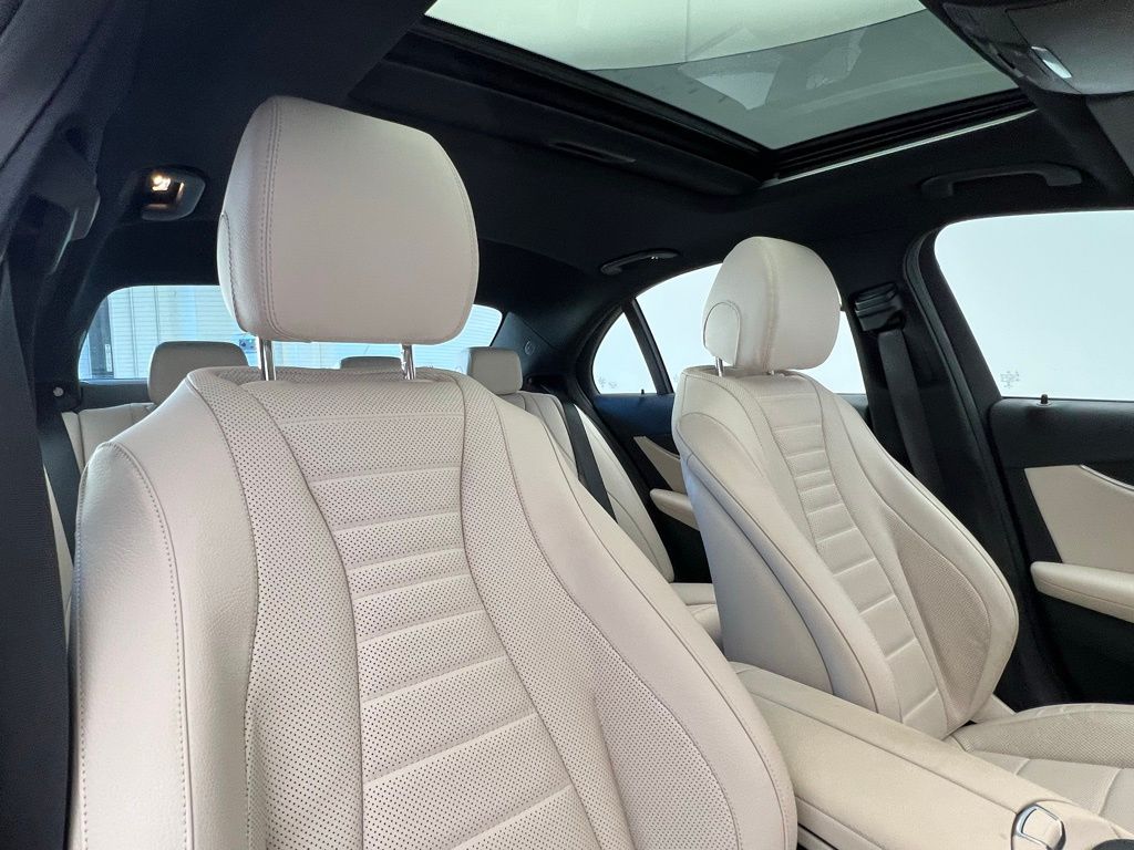 Thumbnail: 2022 Mercedes-Benz E-Class - 7