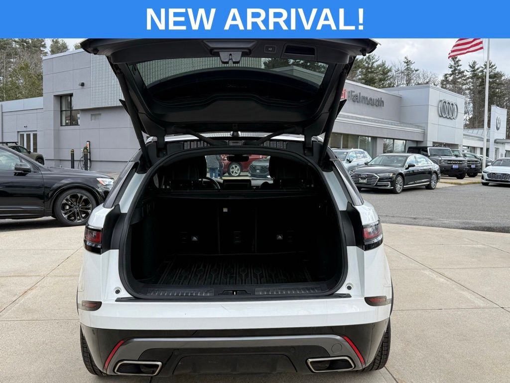 Used 2019 White Land Rover SE R-Dynamic image 16