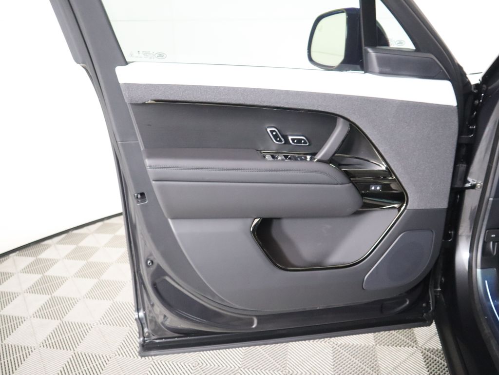 Thumbnail: 2026 Land Rover Range Rover Sport - 26