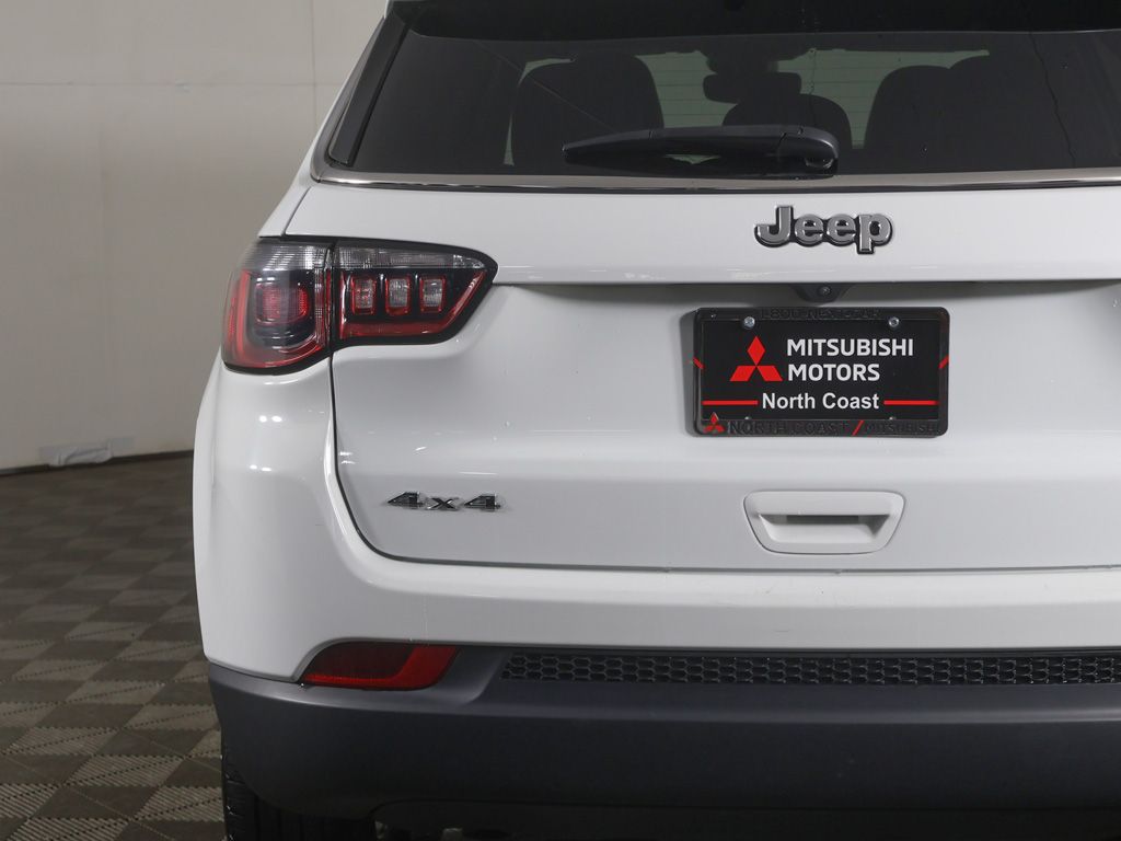 Used 2025 White Jeep Latitude image 14