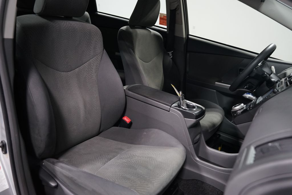 Thumbnail: 2012 Toyota Prius v - 25