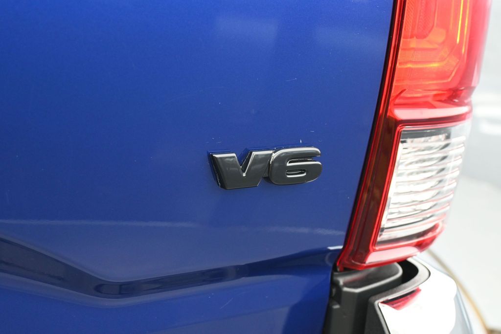 Used 2022 Blue Toyota SR5 image 31