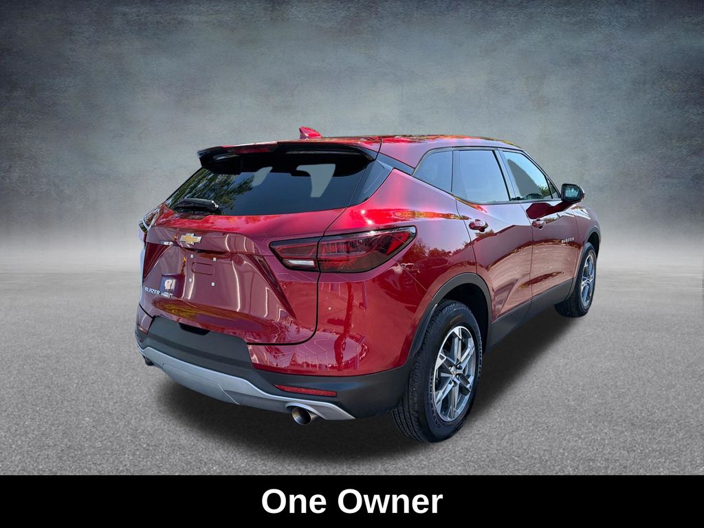 View vehicle photo 6
