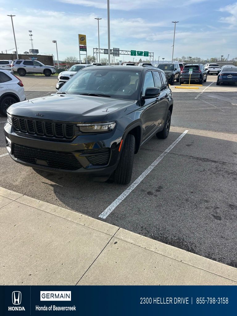 Diamond Black Crystal Pearlcoat 2025 Jeep Grand Cherokee Altitude X 4WD SUV / Crossover Four-Wheel Drive 8-Speed Automatic