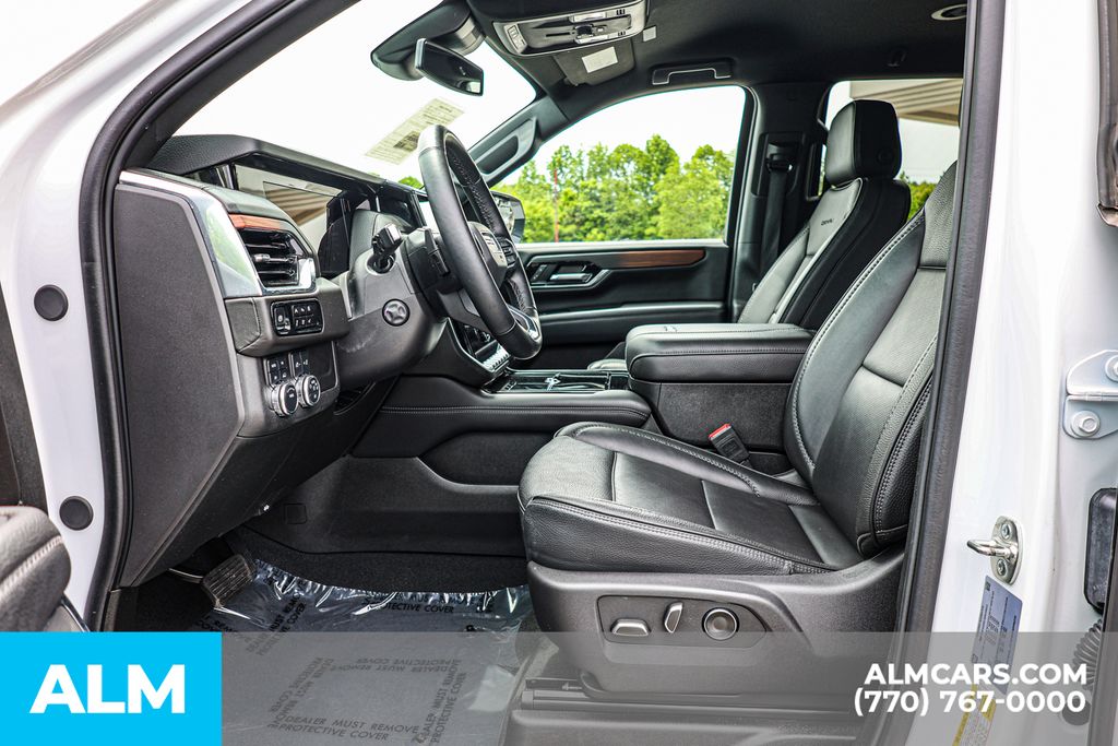 Used 2025 White GMC Denali image 18