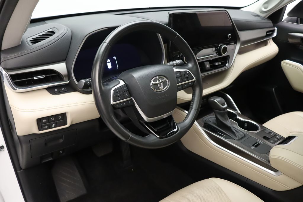 2023 Toyota Highlander Limited 15