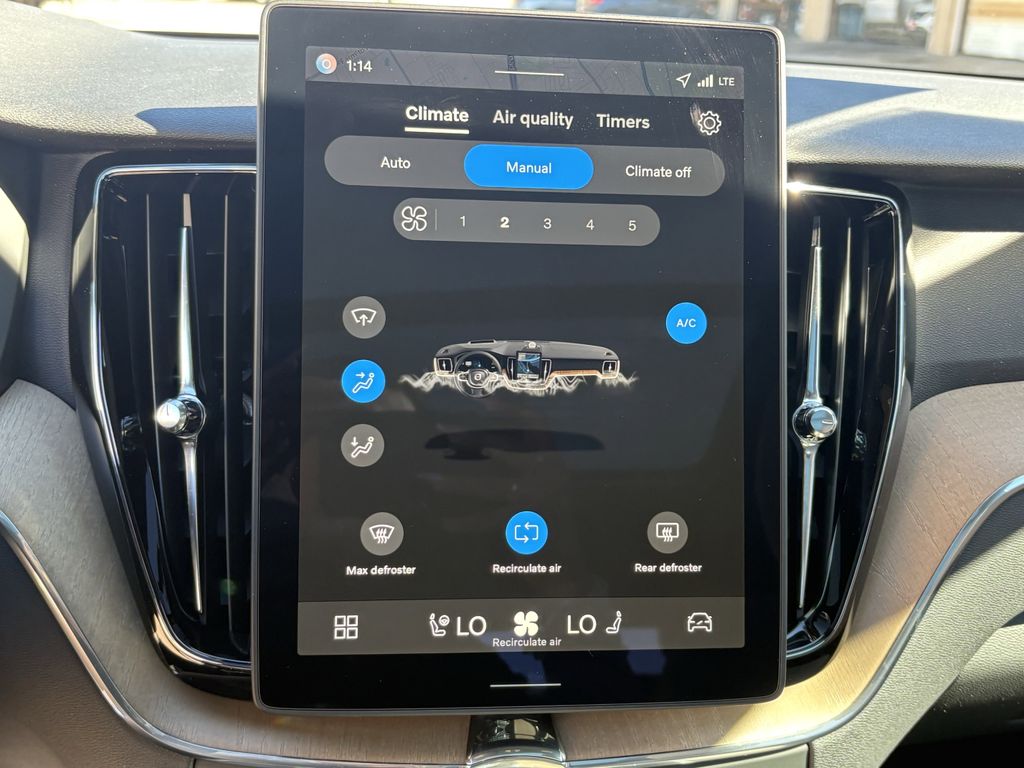 New 2026 Crystal White Volvo B5 Plus image 21