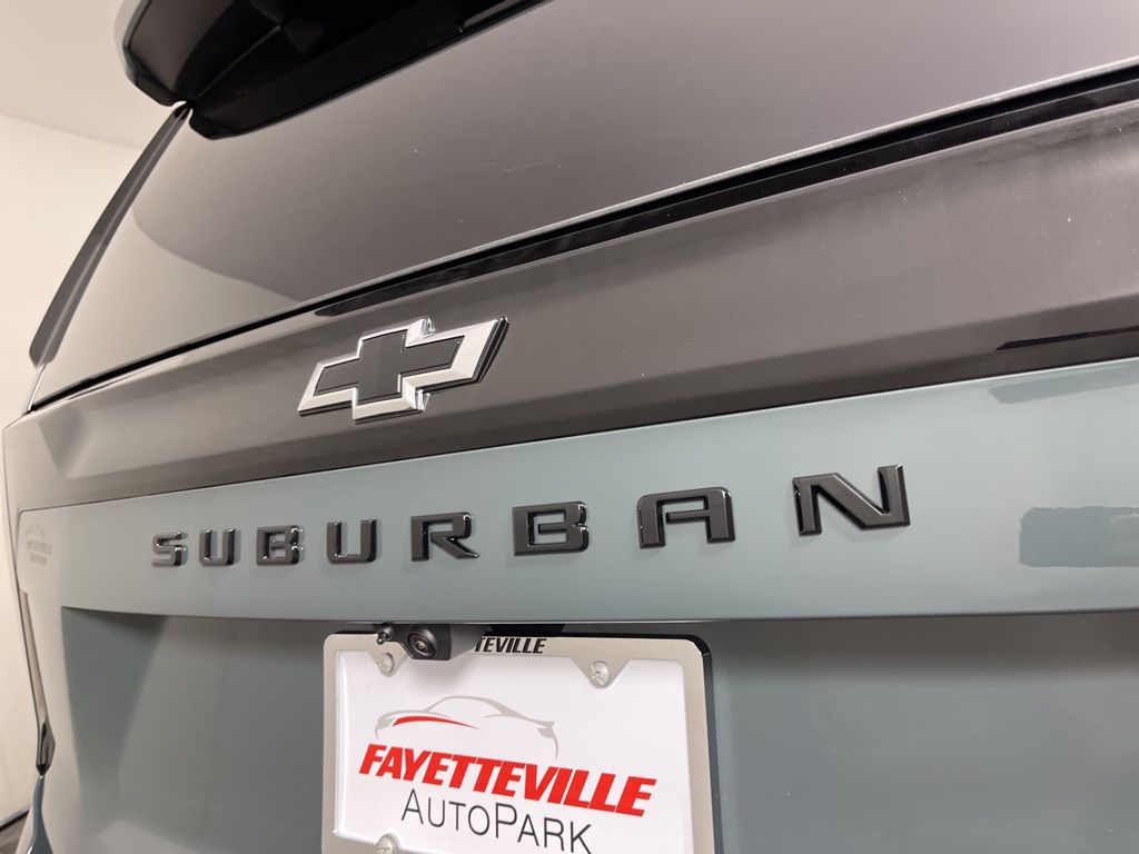 2025 Chevrolet Suburban RST 21