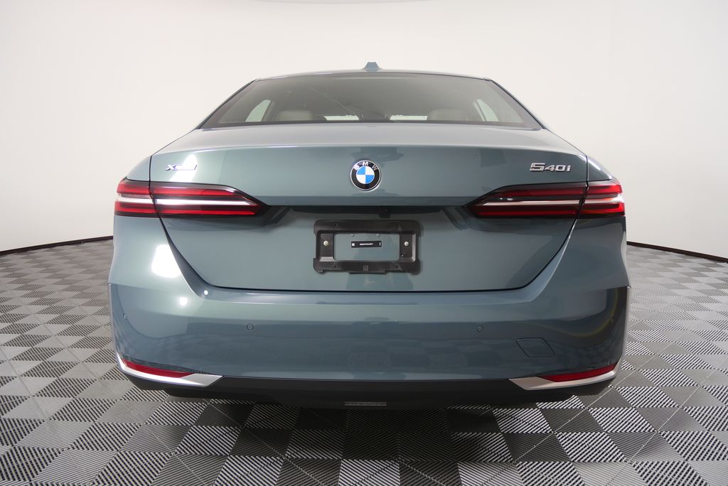 Thumbnail: 2025 BMW 5 Series - 4
