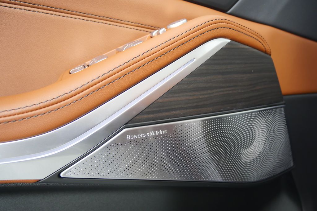 Thumbnail: 2026 BMW X7 - 9