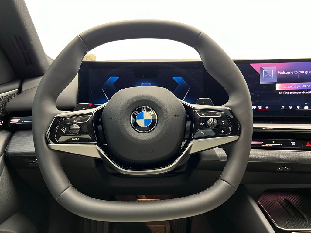 Thumbnail: 2025 BMW 5 Series - 12