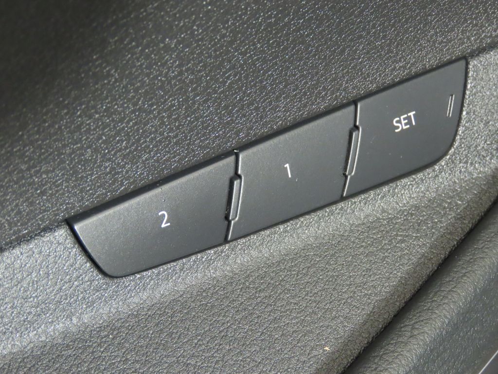 Thumbnail: 2019 Audi e-tron - 29