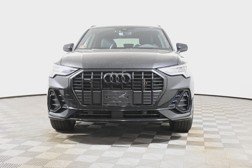 Thumbnail: 2023 Audi Q3 - 10