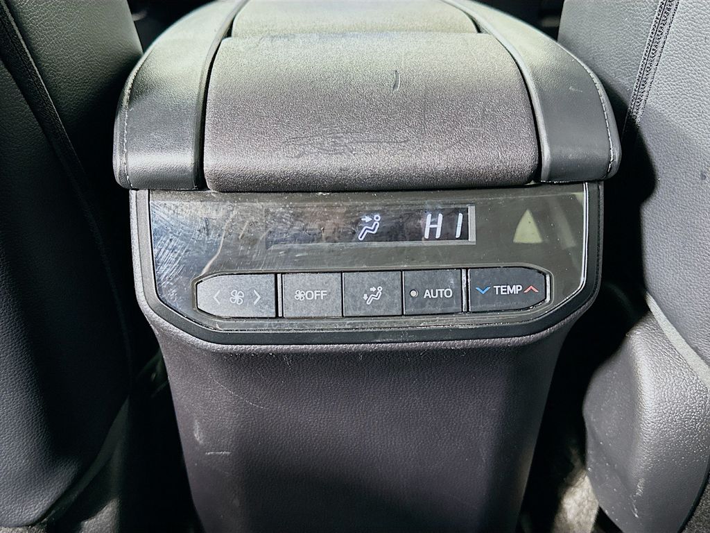 Thumbnail: 2023 Toyota Highlander - 25