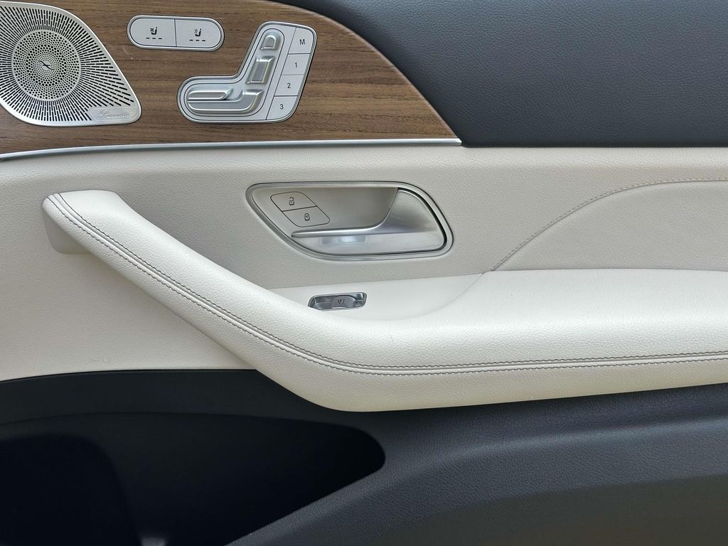 2022 Mercedes-Benz GLS 450 4MATIC 21