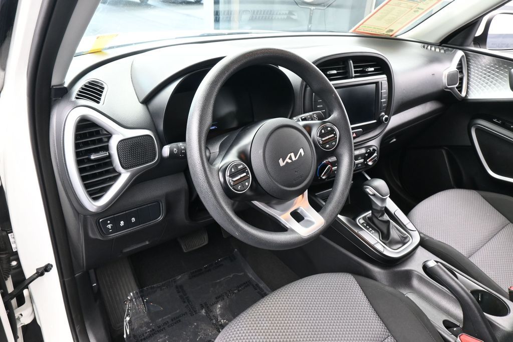 Used 2024 Snow White Pearl Kia LX image 10