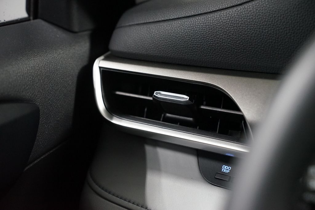 Thumbnail: 2022 Toyota Highlander - 24