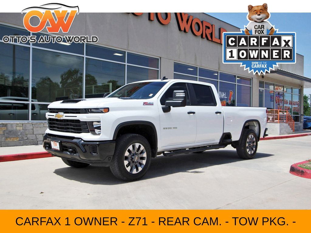 Summit White 2025 Chevrolet Silverado 2500HD Pickup Truck Four-Wheel Drive Automatic