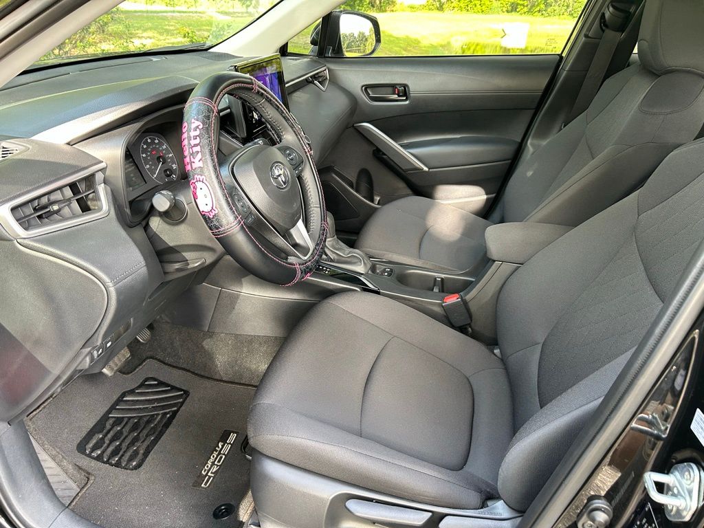 2024 Toyota Corolla Cross LE 14