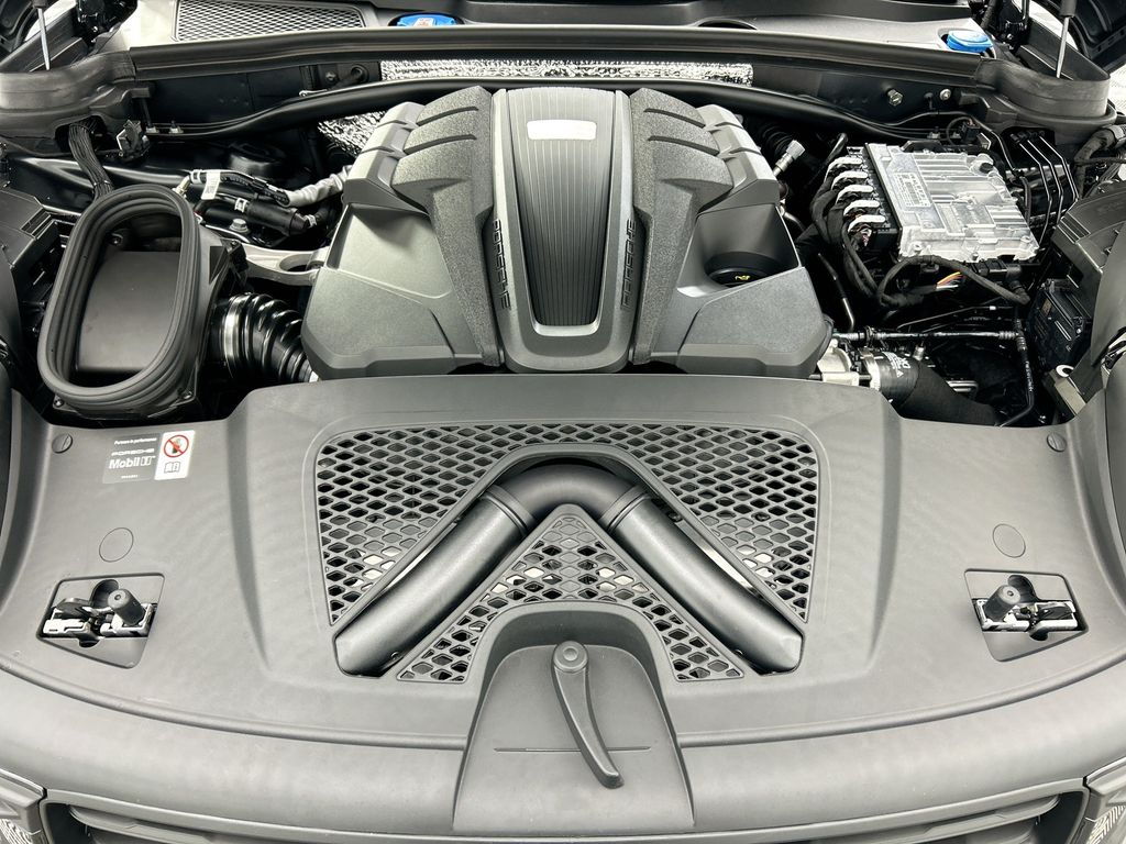 Thumbnail: 2026 Porsche Macan - 30