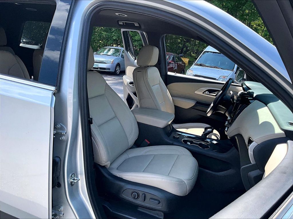 2022 Chevrolet Traverse — photo 11