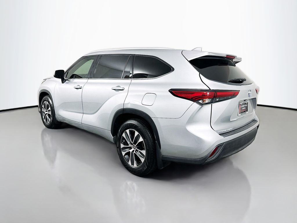 Thumbnail: 2022 Toyota Highlander - 7