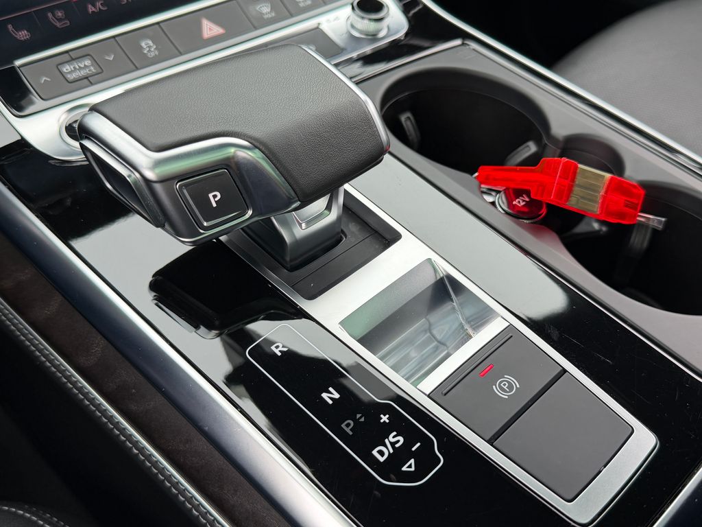 Thumbnail: 2023 Audi Q8 - 27