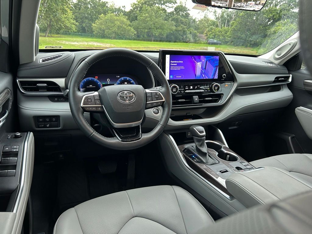 Thumbnail: 2024 Toyota Highlander - 13