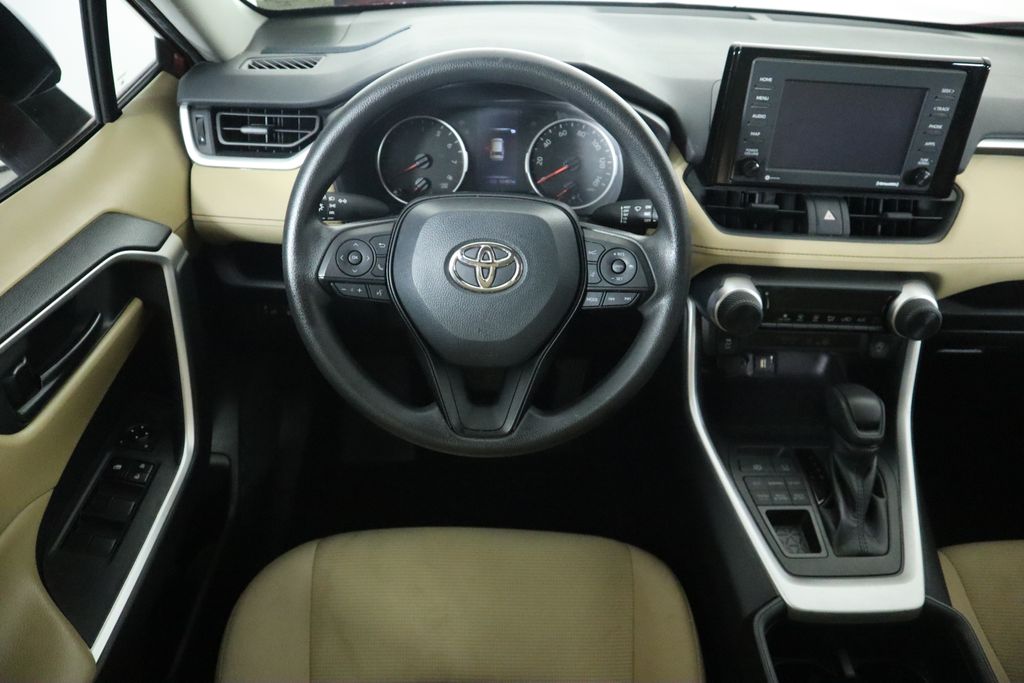 2022 Toyota RAV4 LE 10