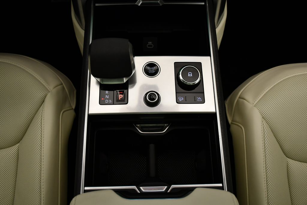 Thumbnail: 2023 Land Rover Range Rover - 28