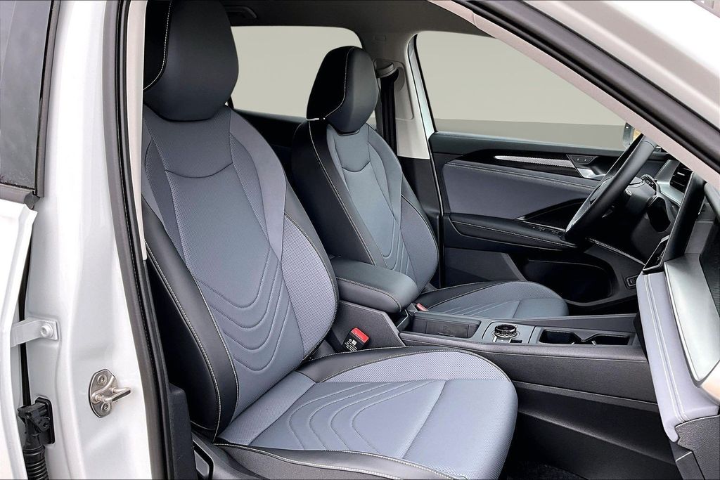 New 2026 White/off-white Volkswagen 2.0T SE image 11