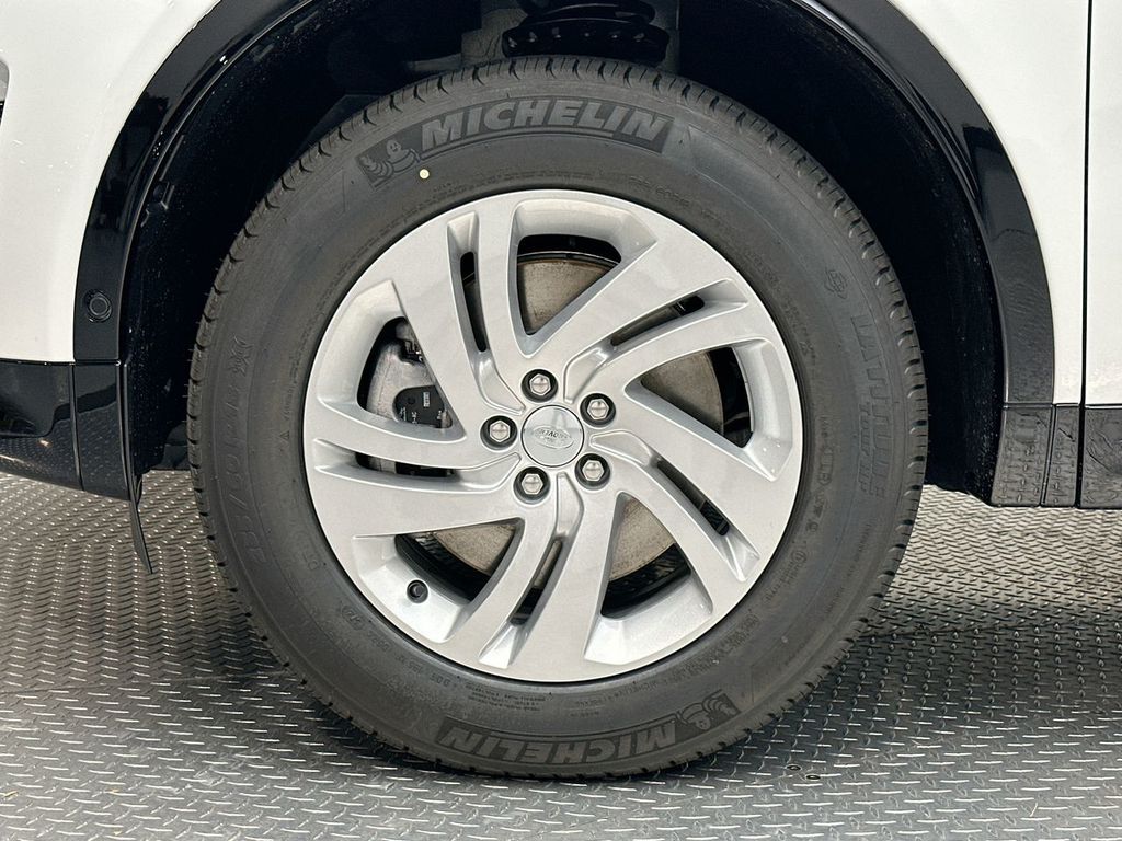 Thumbnail: 2025 Land Rover Discovery Sport - 3