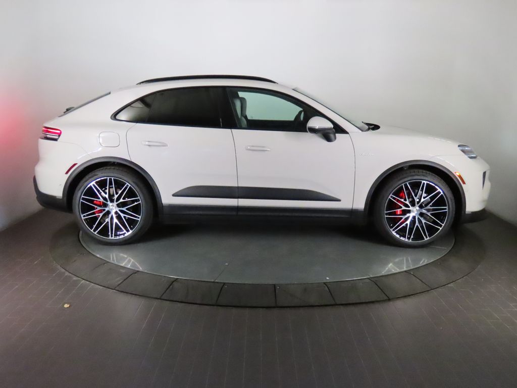 Thumbnail: 2026 Porsche Macan - 8