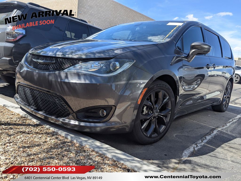 Gray (Granite Crystal Metallic Clearcoat) 2018 Chrysler Pacifica Touring Plus FWD Minivan Front-Wheel Drive 9-Speed Automatic