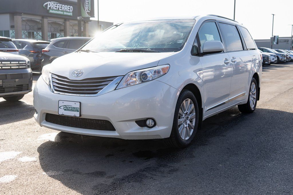 2017 Toyota Sienna XLE Premium 7-Passenger AWD