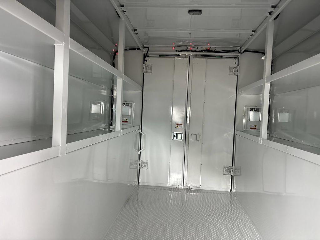 New 2025 Oxford White Ford Cutaway image 24