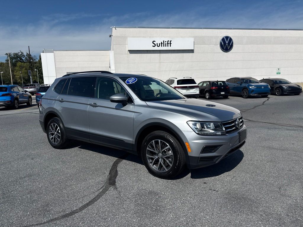 Silver Metallic 2019 Volkswagen Tiguan SUV / Crossover Front-Wheel Drive 8-Speed Automatic