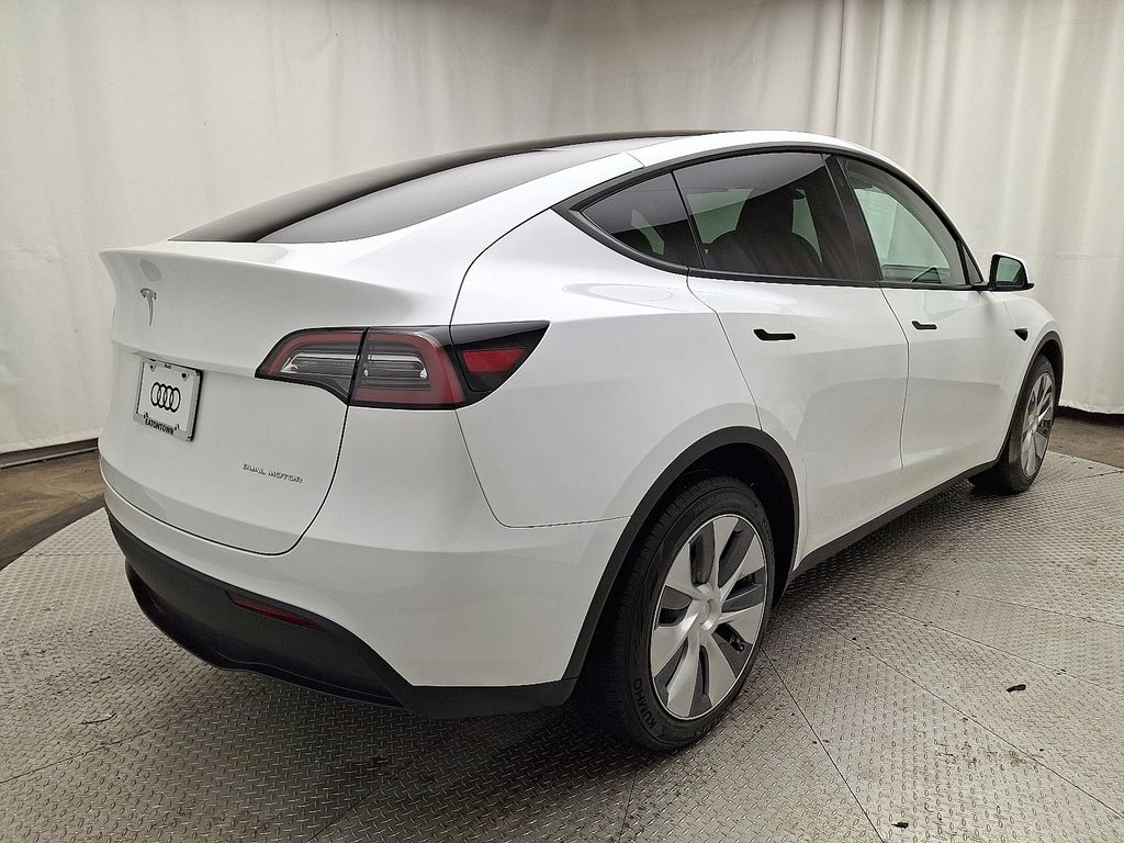 Thumbnail: 2023 Tesla Model Y - 4
