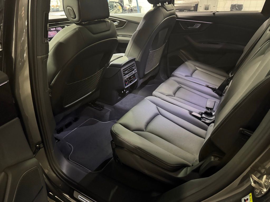 Thumbnail: 2026 Audi Q7 - 18