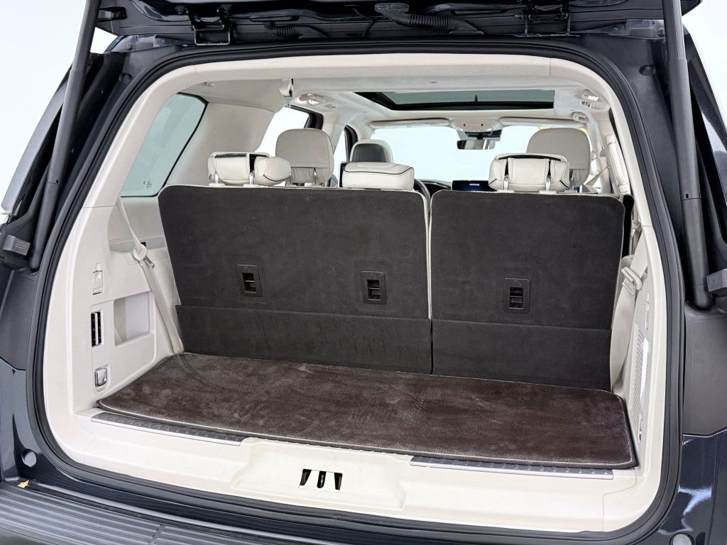 Thumbnail: 2021 Lincoln Navigator - 29